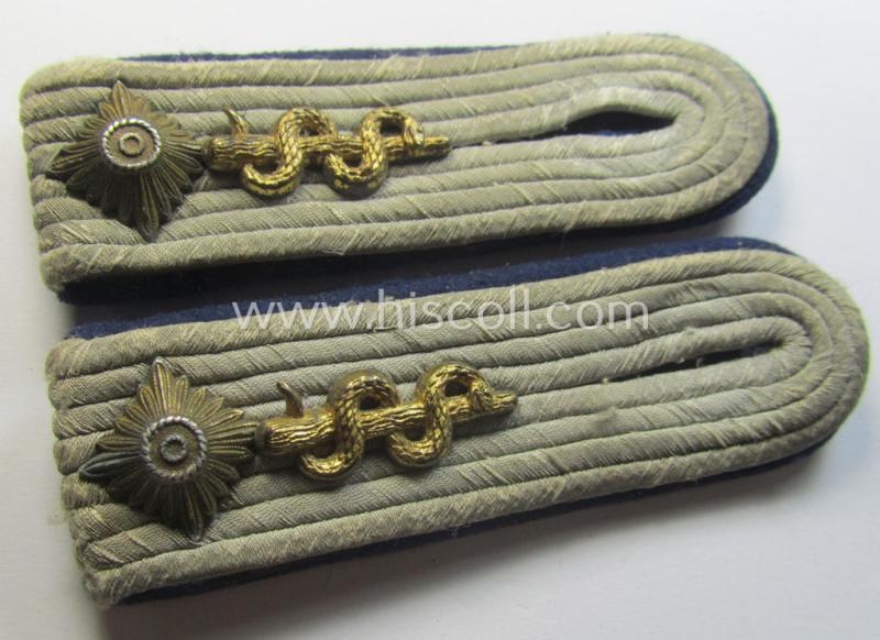4-pieced WH (Heeres) officers'-type insignia-set as intended for an: 'Oberleutnant u. Arzt u. Mitglied der Sanitäts-Truppen'