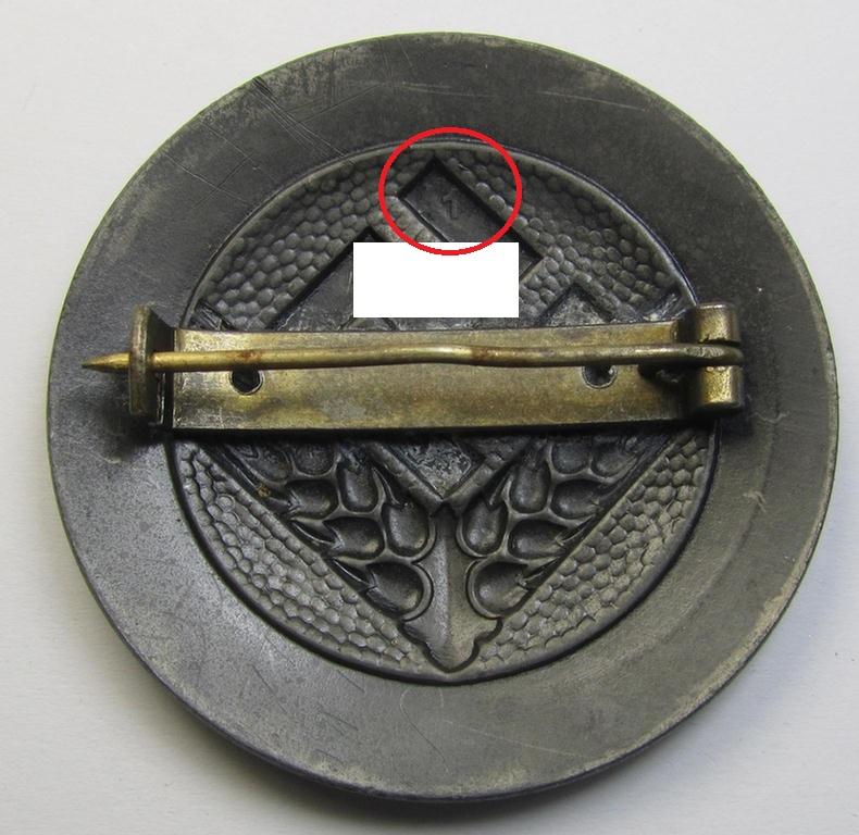 Greyish-silver-coloured- and/or metal-based, so-called: 'RADwJ' (or: womens' labour-service) service-badge (or: 'Dienstbrosche') as intended for an: 'Arbeitsmaid'