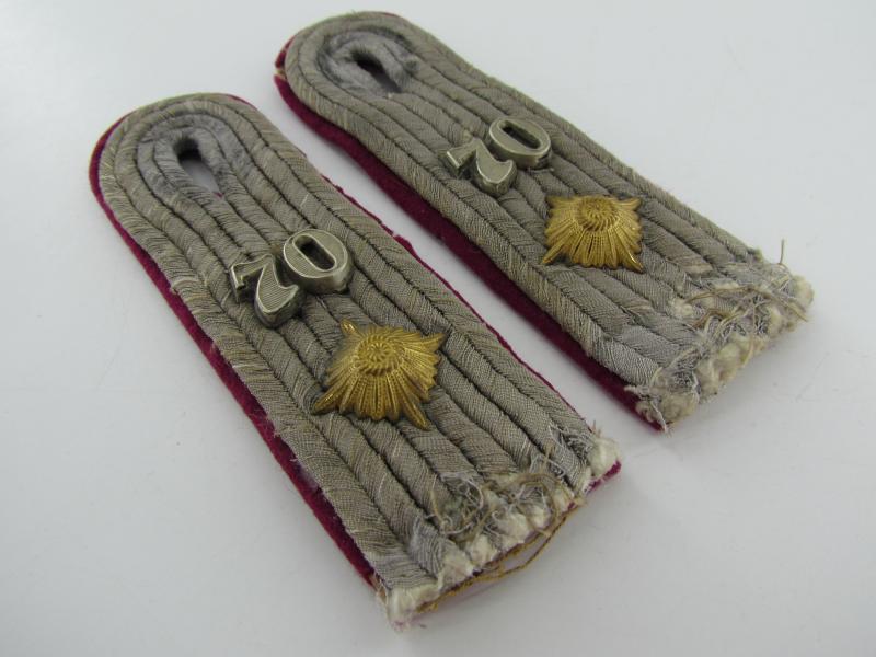 Wehrmacht (Heer) Nebelwerfer Regiment 70 Oberleutnanteutnant Shoulder Boards
