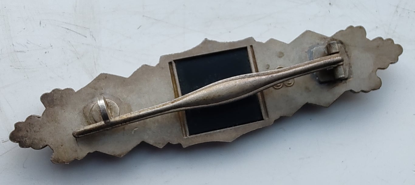 A  Nahkampfspange (Close Combat Clasp) in Silver Grade, manufactured by Friedrich Linden (FLL)