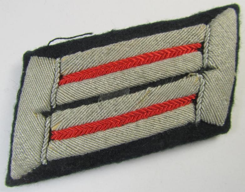 Fully matching pair of WH (Heeres) officers'-type collar-tabs, as was piped in the bright-red-coloured branchcolour as was intended for usage by an: 'Offizier der (Sturm)Artillerie-Truppen'