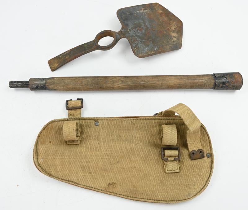 British WW2 Entrenching Tool in Pouch