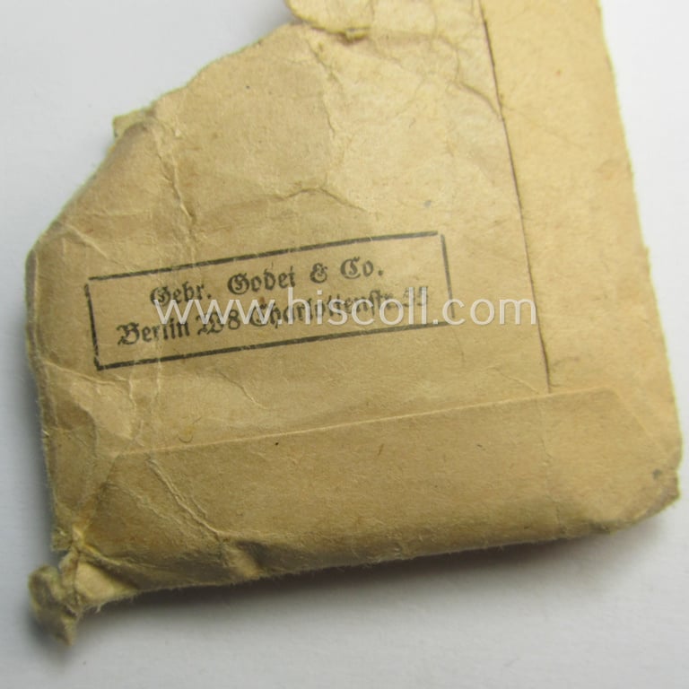 Medal-set: 'Medaille für Deutsche Volkspflege' being a non-maker-maker-marked specimen that comes still packed in its original (but damaged) pouch of issue by the 'Gebr. Godet'-company as issued and/or recently found