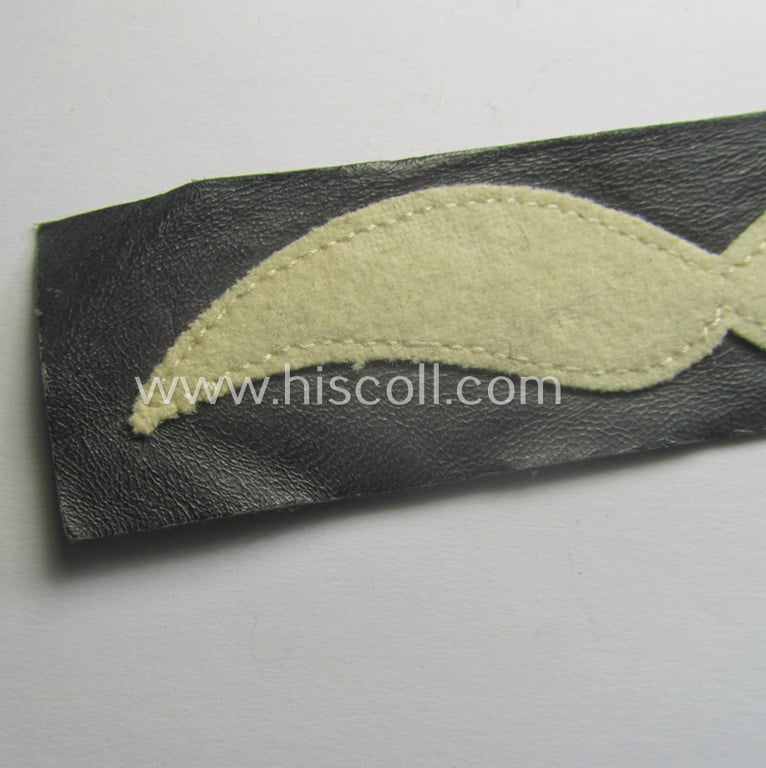 Single, WH (Luftwaffe) black-coloured- (and/or unusually leather-based!) NCO-type rank-patch (aka 'moustache'), as was intended for usage by a non-commissioned officer with the rank of: 'Unteroffizier'