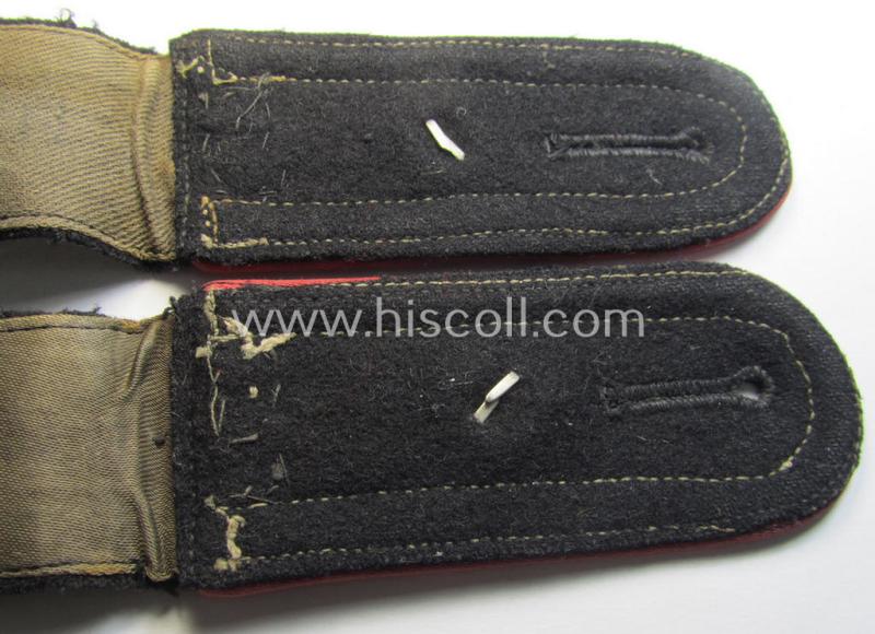 Superb - and fully matching! - pair of WH (Heeres) 'Panzer' NCO-type shoulderstraps (as was specifically used on the black-coloured 'wrap-around'-tunics) as was intended for usage by a: 'Feldwebel eines Panzer-Regiments o. Abts.'