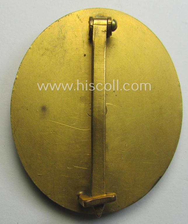 'Verwundeten-Abzeichen in Gold' being a maker- (ie. '30'-) marked- and typical 'Buntmetall'-based 'flat-pinned'-example that comes stored in its maker- (ie. 'Hauptmünzamt - Wien'-) marked- and period etui