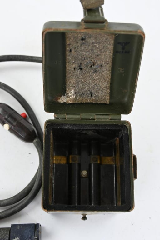 German WH MG34 Machine gun optical sight light cable and battery box