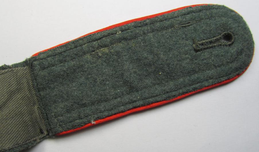 Single, mid-war-period WH (Heeres) so-called: 'M43'-pattern, NCO-type shoulderstrap as was intended for - and worn by! - an: 'Unterwachtmeister eines (Sturm)Artillerie-Regiments'