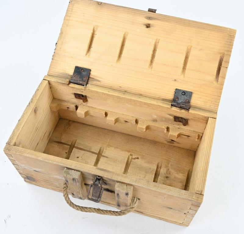 German WH Entlastungzunder 44 Ammunition Box