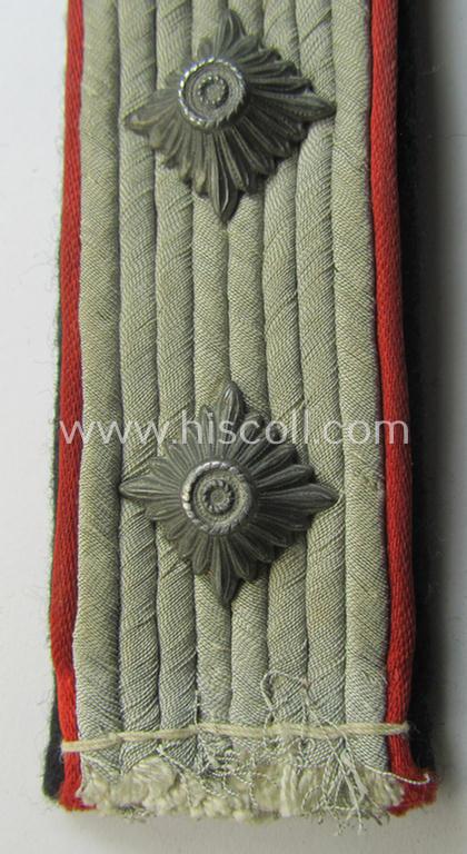 Neat - albeit regrettably single! - Waffen-SS officers'-pattern shoulderboard as piped in the bright-red-coloured branchcolour as was intended for usage by an: 'SS-Hauptsturmführer' who served within the: 'Waffen-SS (Sturm)Artillerie-Truppen'