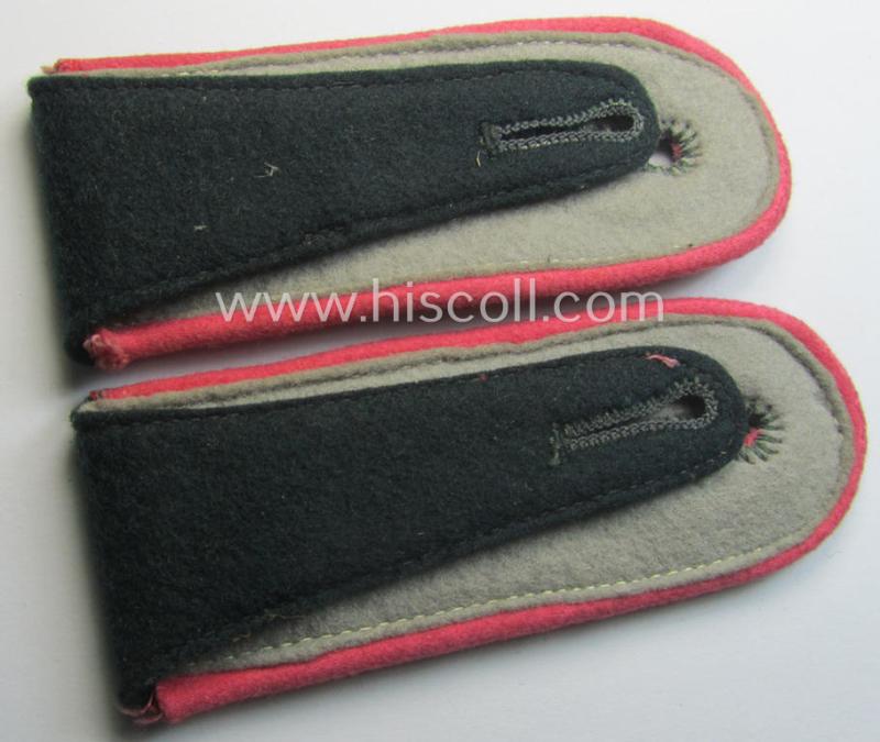 Pair of WH (Heeres), early-war period- (ie. 'M36'- ie. 'M40'-pattern and/or rounded-style) EM-type shoulderstraps: 'Soldat eines Panzer- o. Panzerjäger-Rgts. o. Abts.'