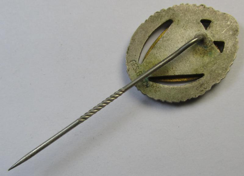 Honorary-membership lapel-pin (aka: 'Silberne Ehrennadel für 25 Jahre Mitgliedschaft im Deutscher Reichskriegerbund Kyffhäuser' (ie. 'D.R.K.B.') being a non-maker-marked example that bears a: 'Ges.Gesch.'-designation on its back