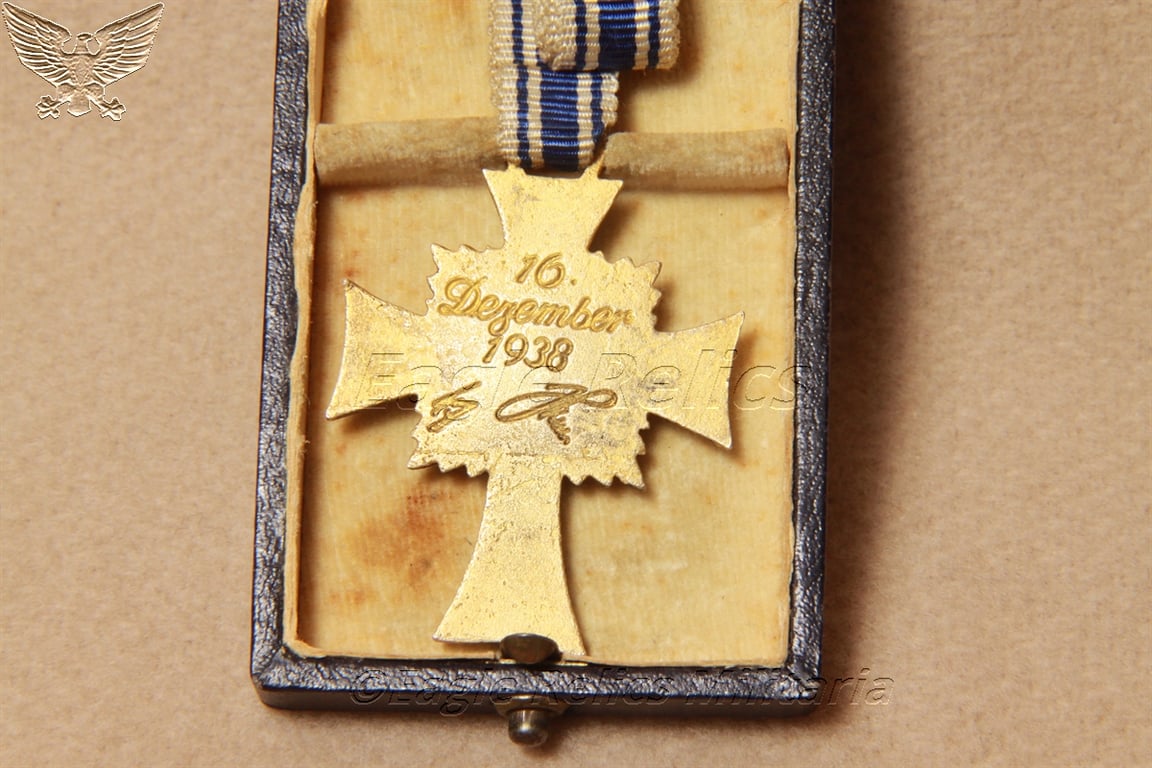 Boxed Mothers Cross in Gold – Ehrenkreuz der Deutschen Mutter in Gold