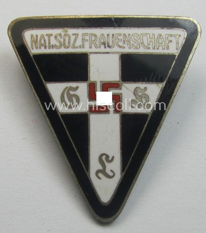 'NS-Frauenschaft'- (ie. NSF-) membership-badge (ie. 'Mitgliedsabzeichen') as was specifically intended for a: 'Frauenschaftsleiterin der Kreisleitung' (that shows an: 'RzM M1/72'-designation)