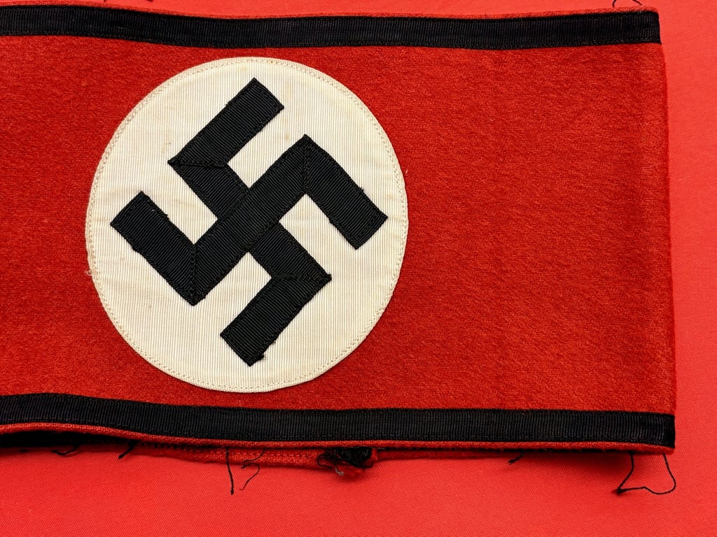 STUNNING GERMAN WWII THIRD REICH ORIGINAL ALLGEMEINE SS ARMBAND THICK RED WOOL WITH RZM SILK TAG INSIDE.