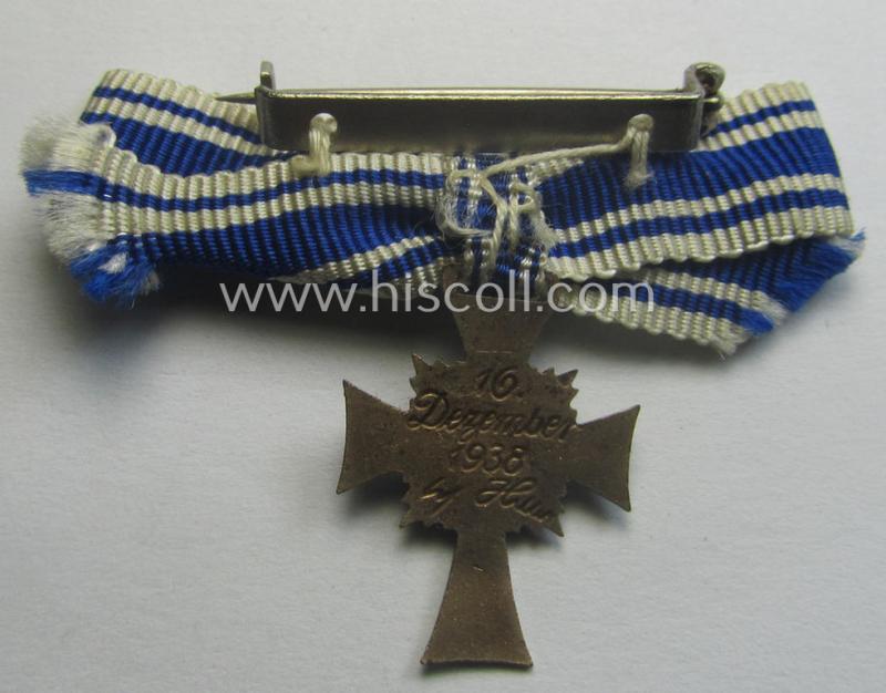 Miniature of an: 'Ehrenkreuz der deutschen Mutter - zweite Stufe' (or: silver-class mothers'-cross) being a non-maker-marked example that comes in an overall nice- (albeit moderately worn- ie. used-), condition