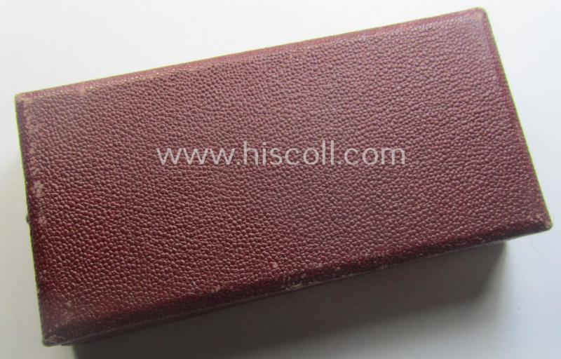Hardly used, WH Czech-occupation- (ie. 'Anschluss'-) medal: '1. Oktober 1938' that comes stored in its bordeaux-red-coloured- and/or non-maker-marked etui as issued