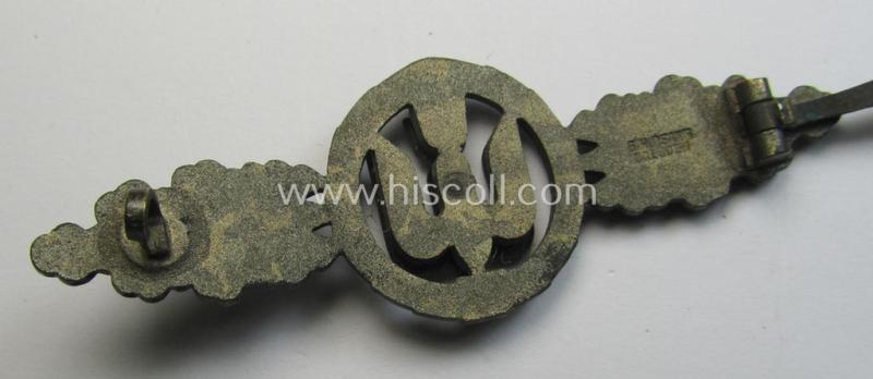 Attractive, 'Feinzink'-based- and/or clearly maker-marked example of a WH (Luftwaffe) 'Frontflugspange für Kampfflieger in Bronze' as was produced by the: 'G.H. Osang'-company