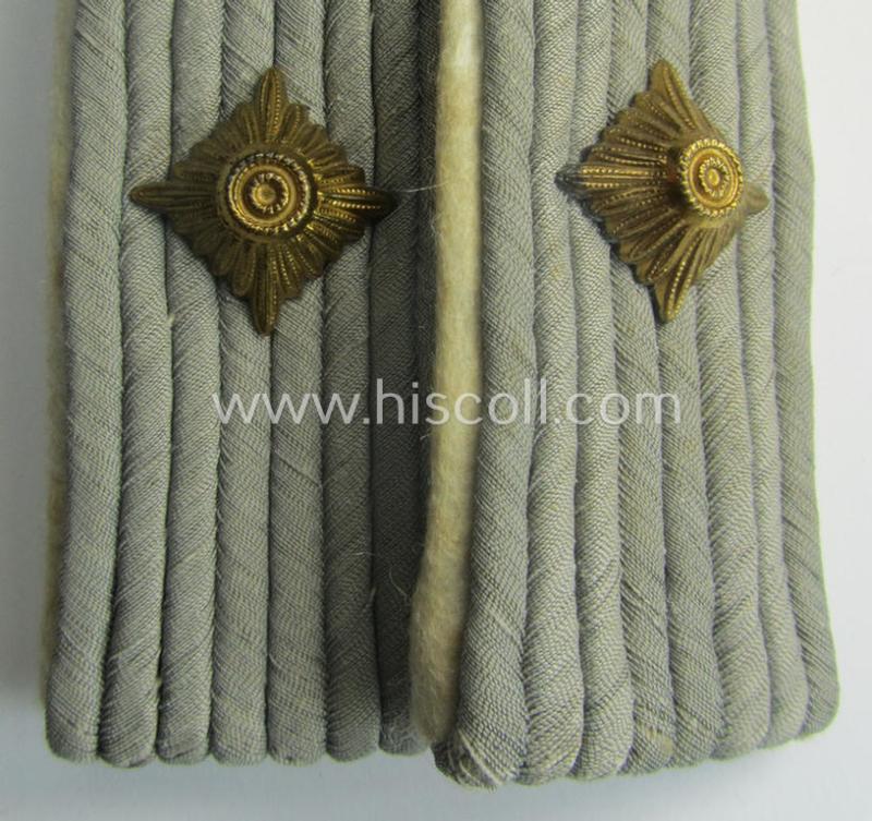 Pair of WH (Heeres) officers'-type shoulderboards: 'Oberleutnant eines Infanterie-Rgts.'