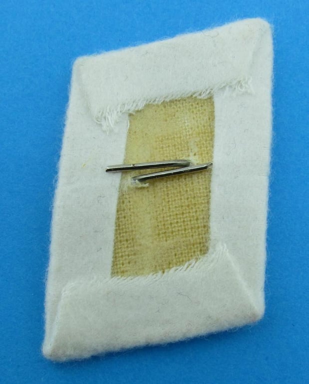 Hermann Göring division collar tabs ( unissued )