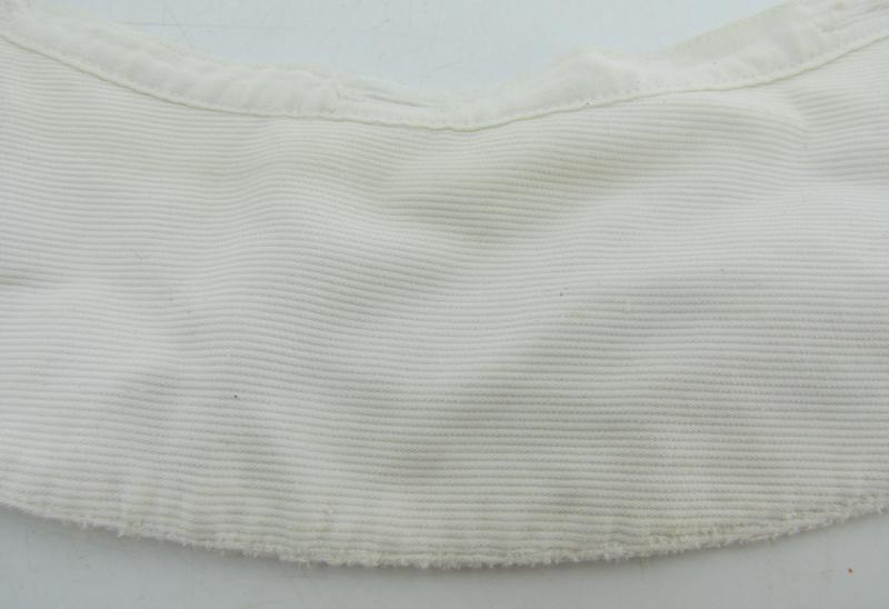 Deutsches Rotes Kreuz (DRK) Collar liner or Kragenbinde for the 'Helferin' Uniform