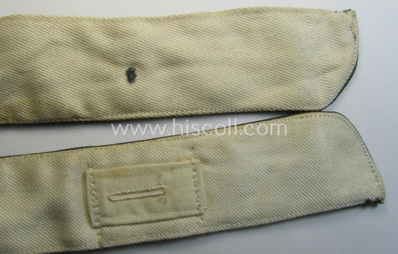 Superb, WH (Heeres o. Waffen-SS) greenish-coloured- and/or 'standard-issue'-pattern so-called: 'Kragenbinde' (or: uniform inner-collar) being a regular-issued and/or maker-marked example that comes in a hardly used- ie. worn-, condition
