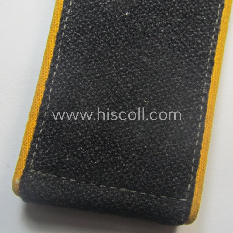 Single, WH (Heeres) early- (ie. pre-) war period, EM-type shoulderstrap (as was specifically intended to be used on the black-coloured, 'wrap-around'-styled 'Panzer'-tunics: 'Soldat der Panzer-Aufklärungs-Trpn.'