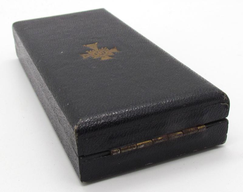 Mother’s cross in gold with box ( R. Souval )