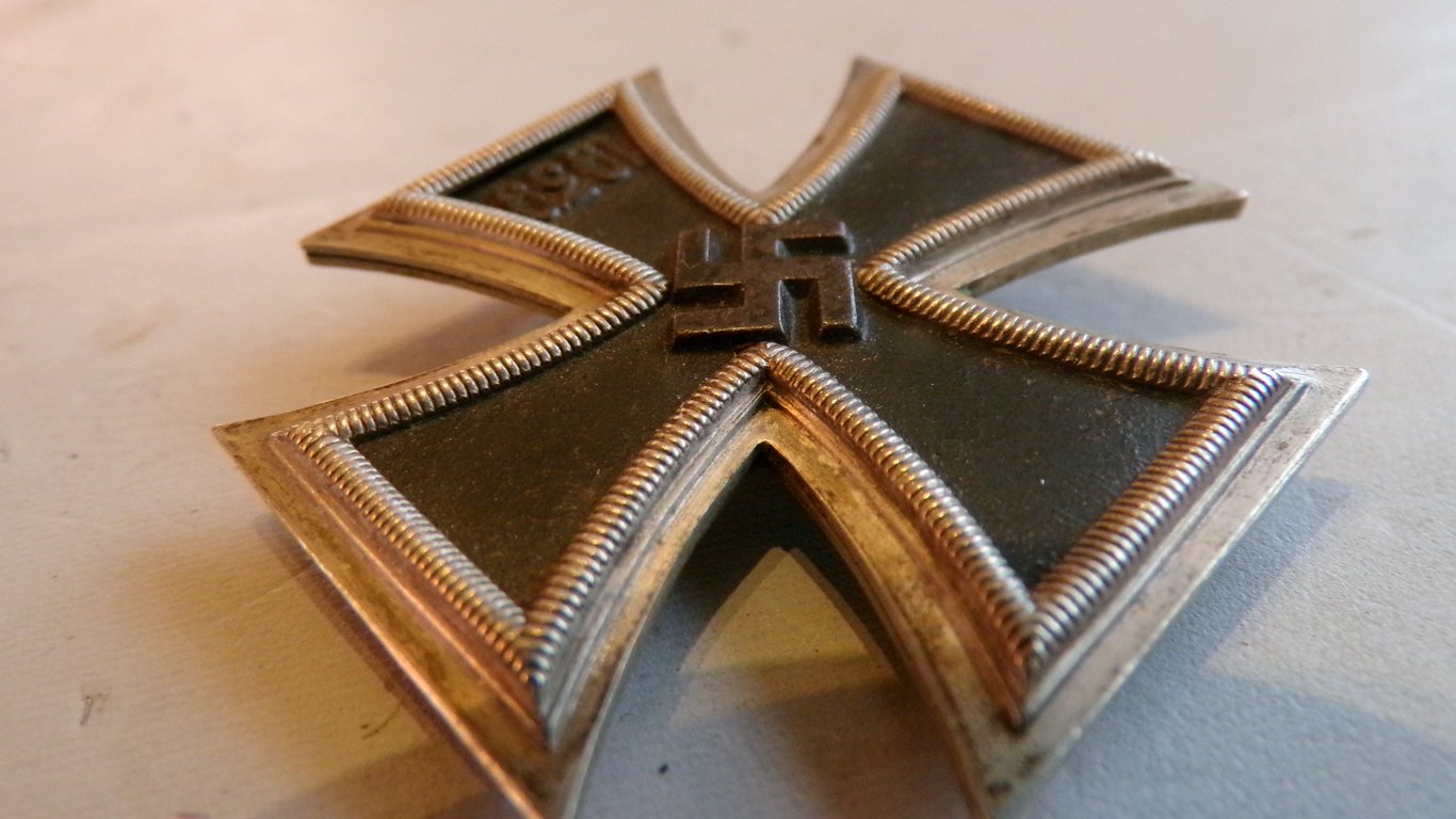 Iron Cross 1939 1st Class "20"