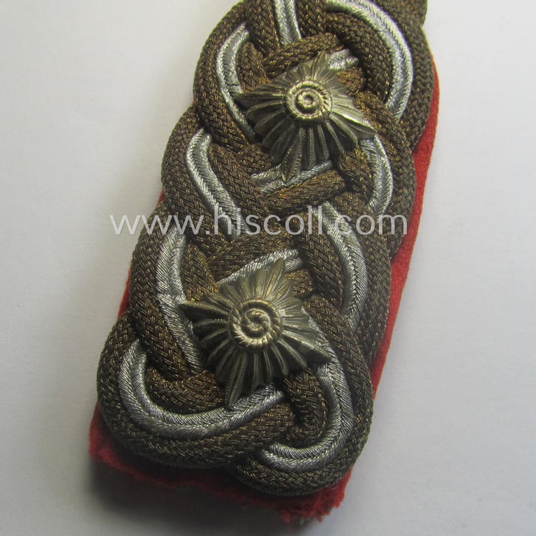 Truly worn- and/or clearly tunic-removed - albeit regrettably single! - WH (Heeres) 'Schulterstück für ein General der Infanterie' (etc.)