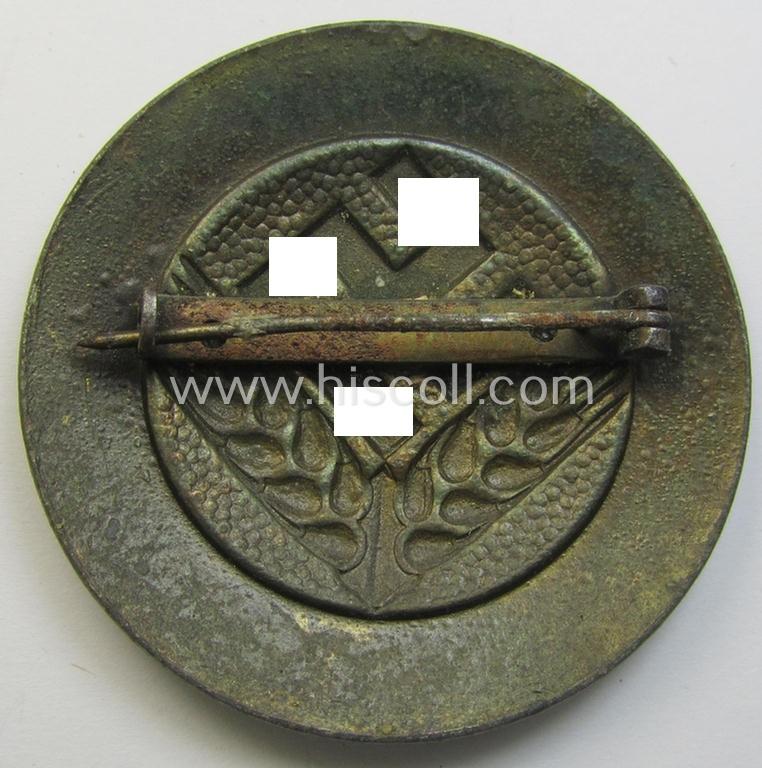 Greyish-bronze-coloured- and/or metal-based, so-called: 'RADwJ' (or: womens' labour-service) service-badge (or: 'Dienstbrosche') as intended for an: 'Arbeitsmaid'