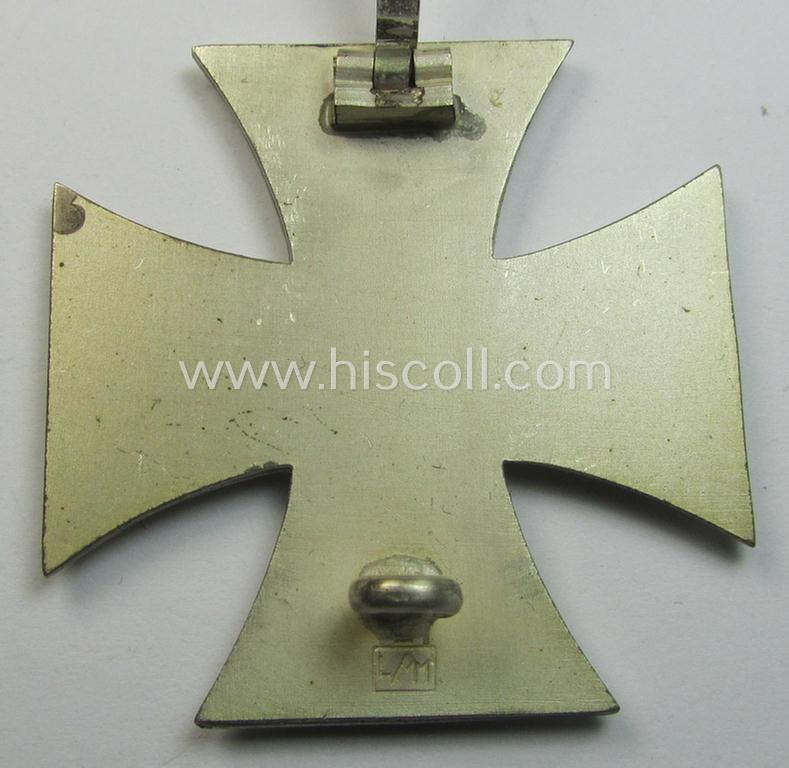 Superb - fully untouched and I deem never used nor worn! - 'Eisernes Kreuz 1. Kl.' (or: Iron Cross 1st class) being a maker- (ie. 'L/11'-) marked example as was produced by the maker (ie. 'Hersteller'): 'Wilhelm Deumer'