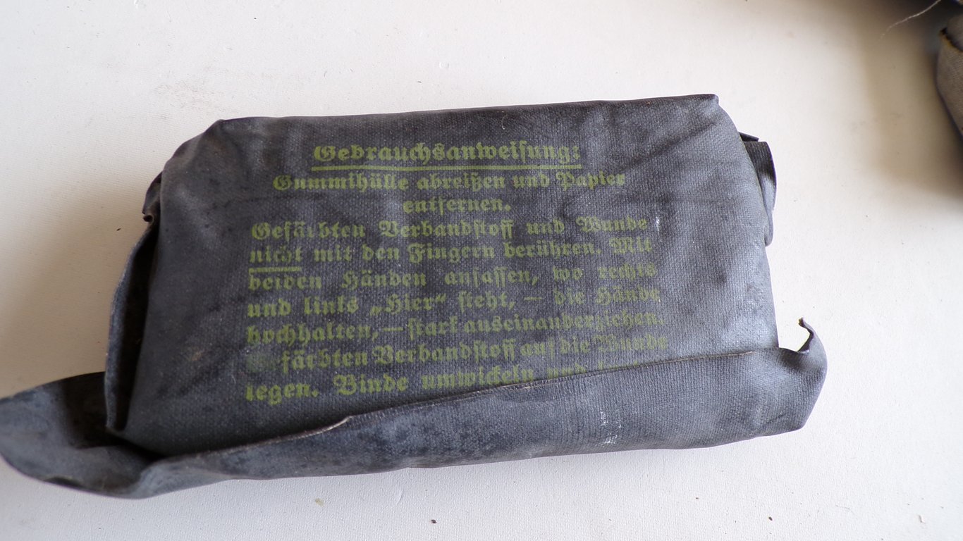 Wehrmacht Field Dressing Grouping (5 Pcs)