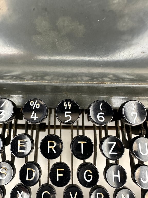 Waffen-SS typewriter  "Olympia"in norginal box
