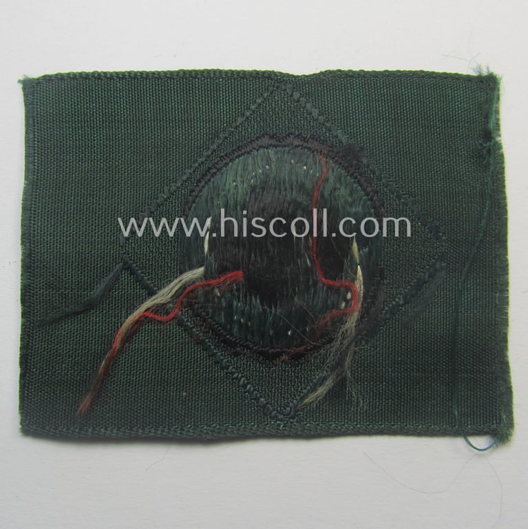 WH (Heeres o. Kriegsmarine) 'standard-issue'-pattern side-cap-cocarde (ie. 'Kokarde für Schiffchen-Mütze') as executed in: 'BeVo'-weave pattern