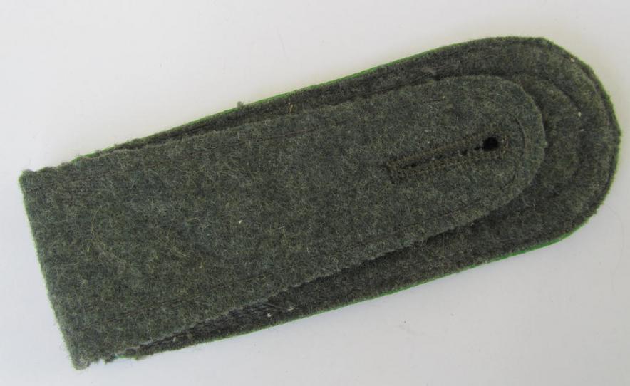 Neat - and actually scarcely encountered, albeit regrettably single! - IMO fairly early- (ie. mid-war-) period-, WH (Heeres) NCO-type shoulderstrap, as was intended for - and/or used by! - an: 'Unteroffizier der Panzer-Grenadier-Truppen'