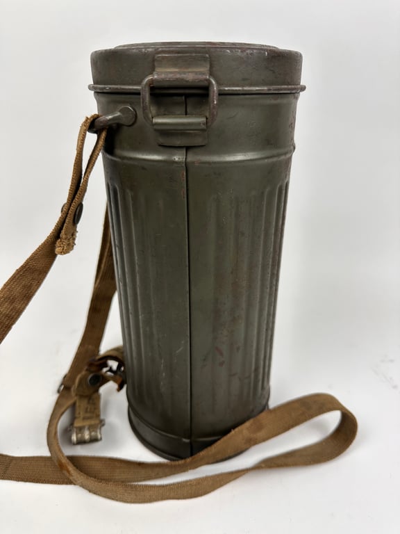 WW2 German gasmask with webbing straps 1940