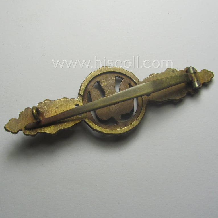 Tombak- (ie. 'Buntmetall'-) based- and/or (typical) non-maker-marked example of a WH (Luftwaffe) 'Frontflugspange für Kampfflieger in Bronze' as presumably produced by the: 'C.E. Juncker'-company