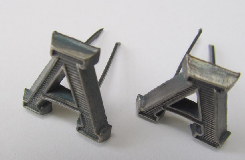 Fully matching pair of NCO-type- (thus silver-coloured-) SS- ie. SS-VT-related-, shoulderstrap 'A'-cyphers (ie. 'Ziffern') as was intended for usage on a pair of shoulderstraps for an NCO within the: 'SS-Verfügungstruppen-Artillerie-Standarte'