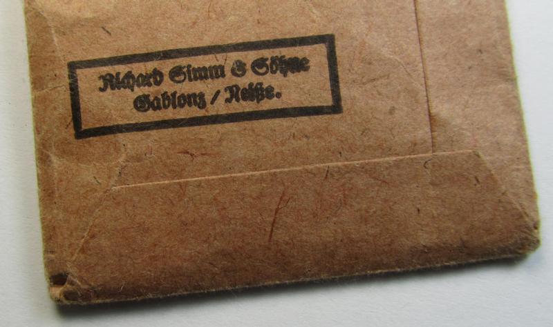 Attractive - albeit empty! - medal-pouch: 'Winterschlacht im Osten 1941-42' being a maker-marked specimen as was intended to hold an award by the maker- (ie. 'Hersteller') named: 'Richard Simm & Söhne - Gablonz/Neisse'