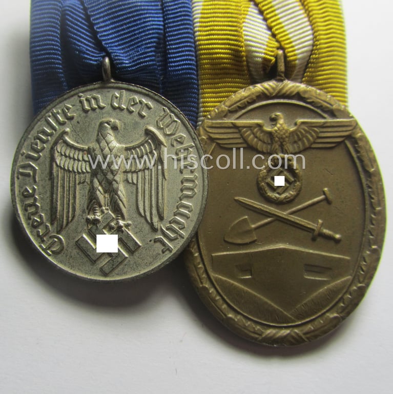 2-pieced WH (Heeres o. KM) medal-bar (ie. 'Orden- o. Doppelspange') showing resp. a: 'WH DA für 4 Jahre t.D.' and a: 'Deutsches Schutzwall Ehrenzeichen' (aka: 'Westwall'-medal)