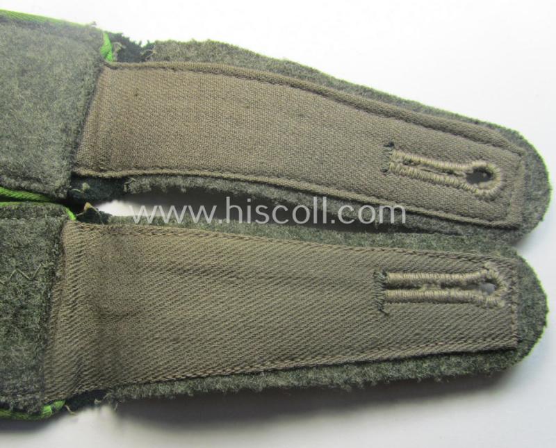 Pair of early- (ie. mid-) war-period so-called: 'M40'-pattern, WH (Heeres) EM-type shoulderstraps as piped in the 'hellgrüner'-coloured branchcolour as intended for a: 'Soldat eines Panzer-Grenadier-Rgts. o. Abtlgs.'