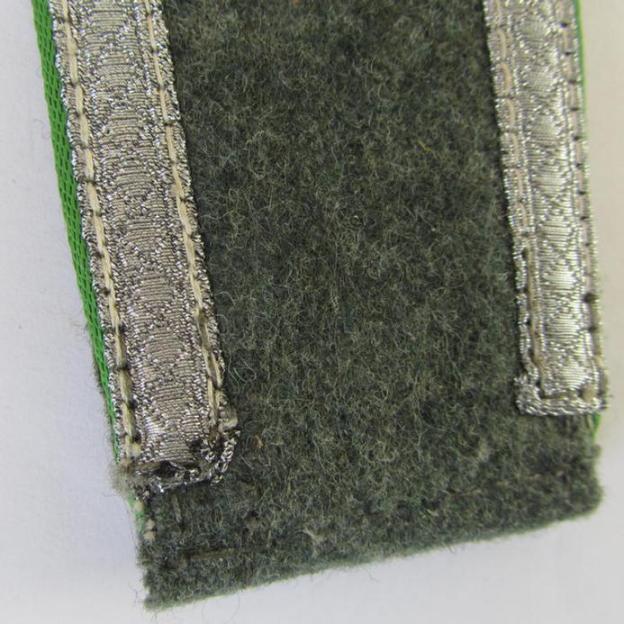 Neat - and actually scarcely encountered, albeit regrettably single! - IMO fairly early- (ie. mid-war-) period-, WH (Heeres) NCO-type shoulderstrap, as was intended for - and/or used by! - an: 'Unteroffizier der Panzer-Grenadier-Truppen'