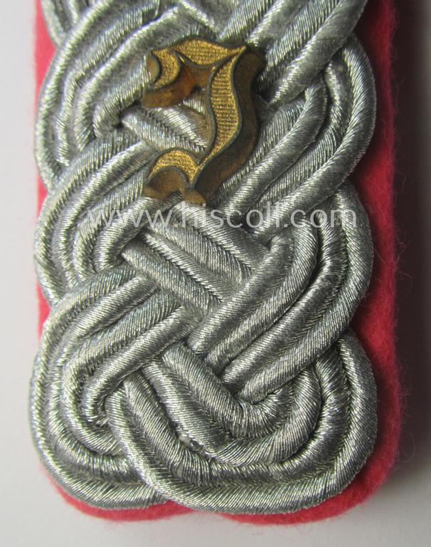 Single, WH (Heeres) 'cyphered' officers'-type shoulderboard as were intended for usage by a: 'Major eines Panzer-Instandsetzungs-Abtlgs.'