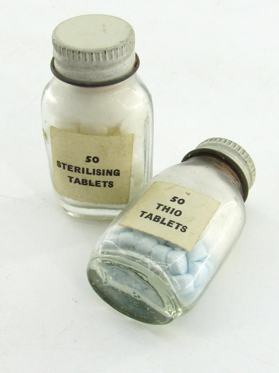 British WWII ( RAF ) water sterilizing outfit - complete