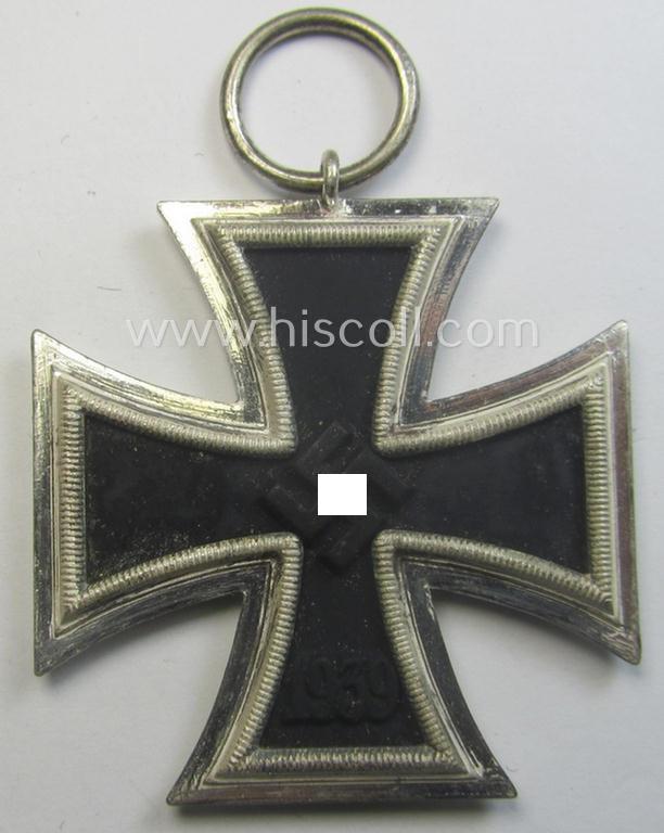 Iron Cross 2nd class (or: 'EK II. Klasse') being a maker- (ie. '23'-) marked example that comes together with its confectioned ribbon (ie. 'Bandabschnitt') as was produced by the maker (ie. 'Hersteller'): 'AG für Heeresbedarf….'