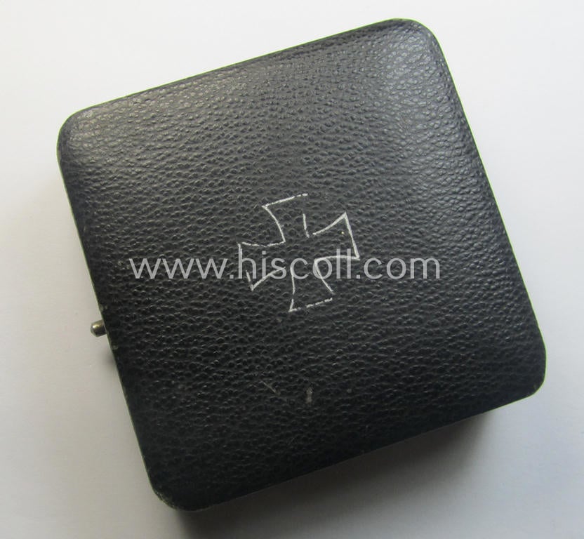 'Eisernes Kreuz 1. Kl.' (or: Iron Cross 1st class) being a (typical) maker- (ie. '4'-) marked example by the maker (ie. 'Hersteller'): 'Steinhauer & Lück' and that comes stored in its period etui