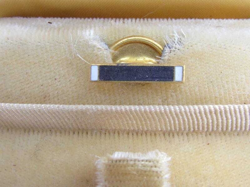 US WWII Purple Heart in case