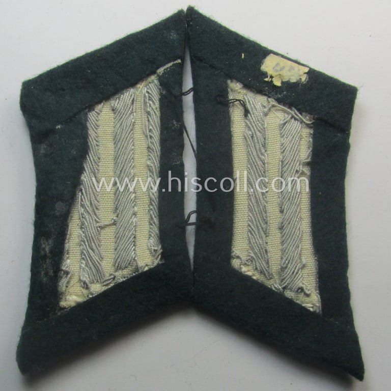 Pair of WH (Heeres) collar-tabs (ie. 'Kragenspiegel für Offiziere') as piped in the white- (ie. 'weisser'-) coloured branchcolour as was intended for an: 'Offizier der Infanterie-Trpn.'