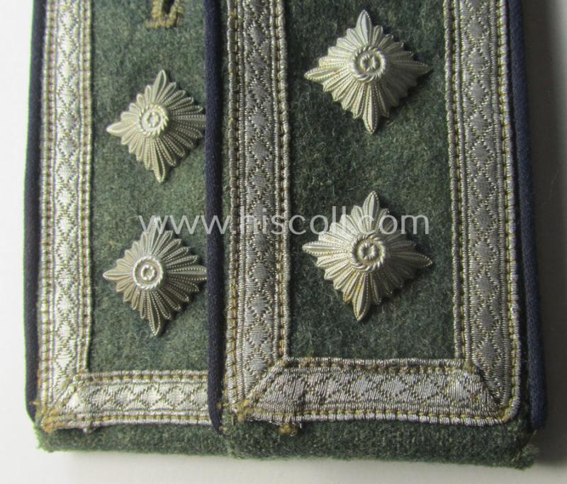 Pair of WH (Heeres) so-called: 'M40 o. M43'-pattern, NCO-type shoulderstraps: 'Oberfeldwebel einer Sanitäts-Abtlgs.'
